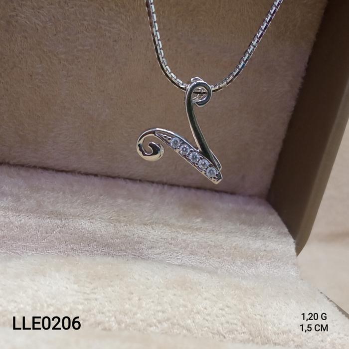 Liontin Inisial V Emas 750 LLE0206