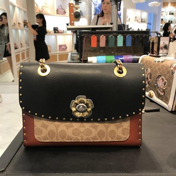 Coach Parker Shoulder Bag In Colorblock Signature Canvas Tas Wanita