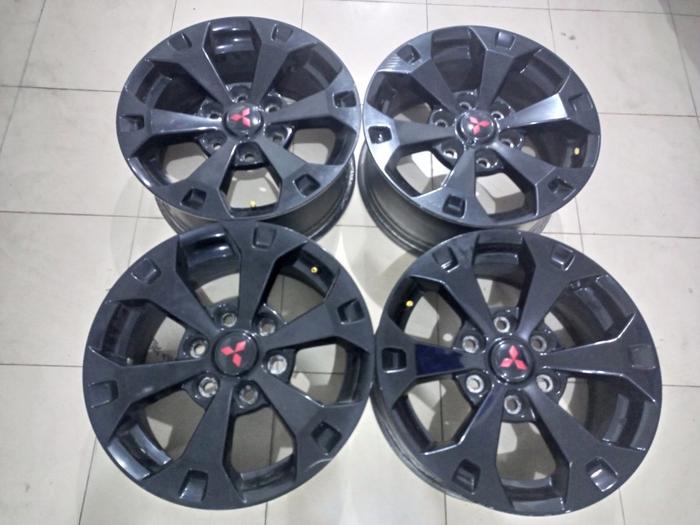 Velg Mobil Bekas Original Copotan Pajero Ring 17 lubang Baut 6