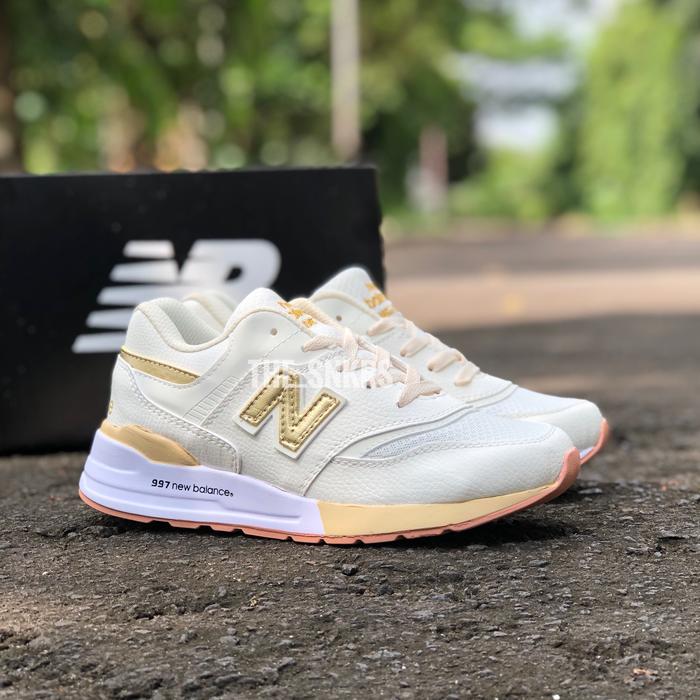 sepatu wanita nb 997 import Cream