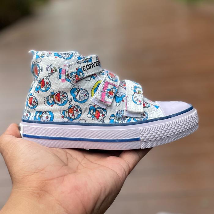 sepatu anak Converse x Doraemon karakter kartun lucu
