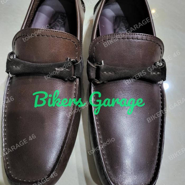 Sepatu pria original SALVATORE FERRAGAMO warna coklat.