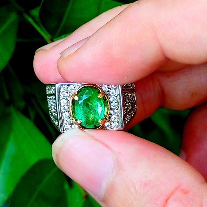 Natural Emerald Green Zamrud Colombia 1.61ct 9.36x6.89mm Memo GRI
