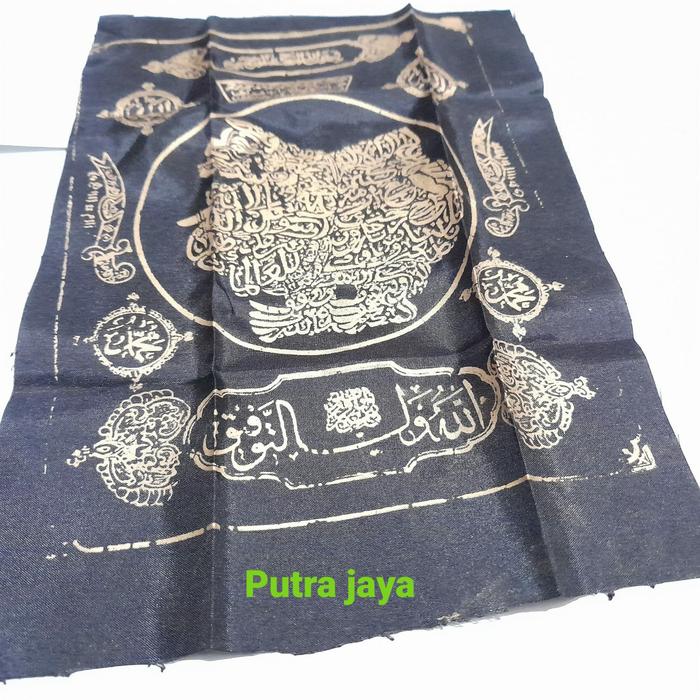 sapu tangan hitam tinta emas