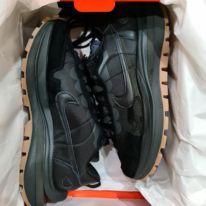 nike sacai vaporwaffle black gum