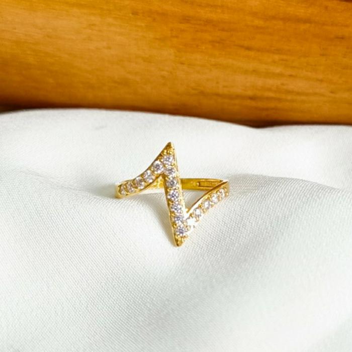 Cincin Emas asli model cristal Kadar 700 Emas 22 karat Berat 1.25 gram