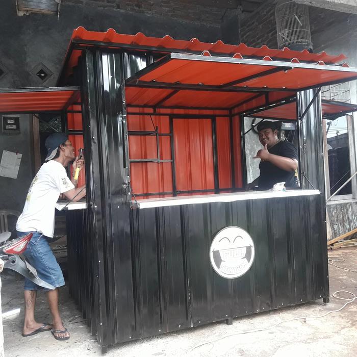 both kontainer & gerobak jualan