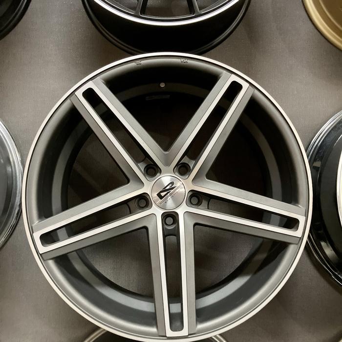 Velg R20 AR Vossen CV5 Pcd 5x114 Lebar 8,5/10