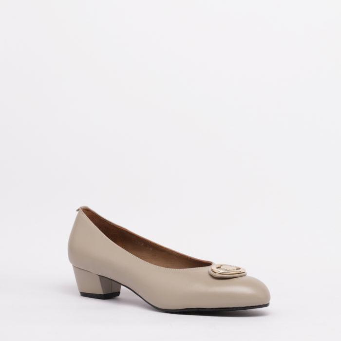 BUCCHERI - Sepatu Hak Wanita Amadea 4192, Kulit Full Grain Halus, Desain Elegan, Aksesori Logam Berm