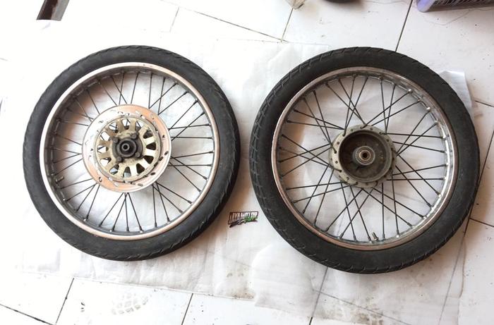 VELG SET ASSY TROMOL RUJI PIRINGAN CAKRAM SUZUKI SATRIA HIU LUMBA ORI