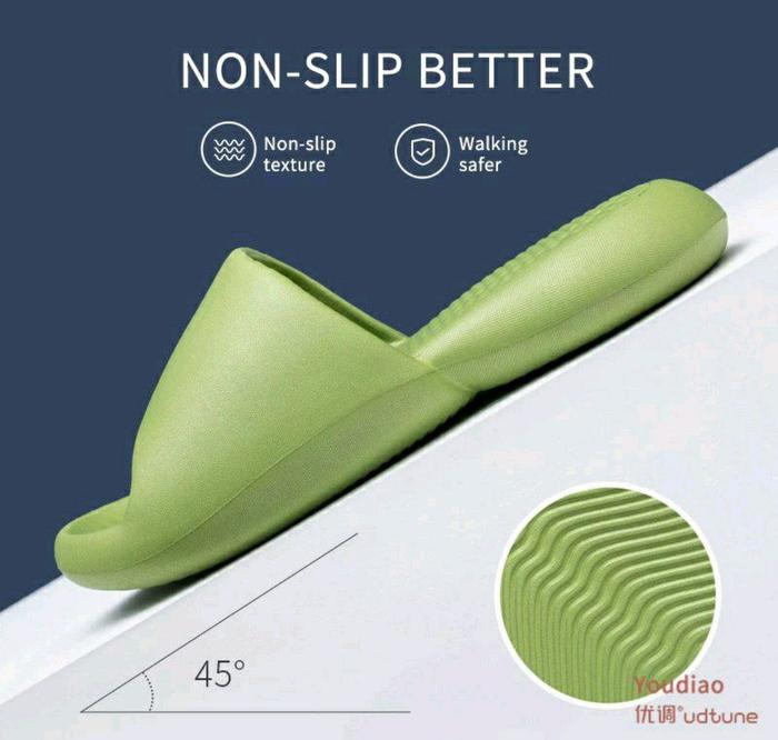 GUMMY SANDALS