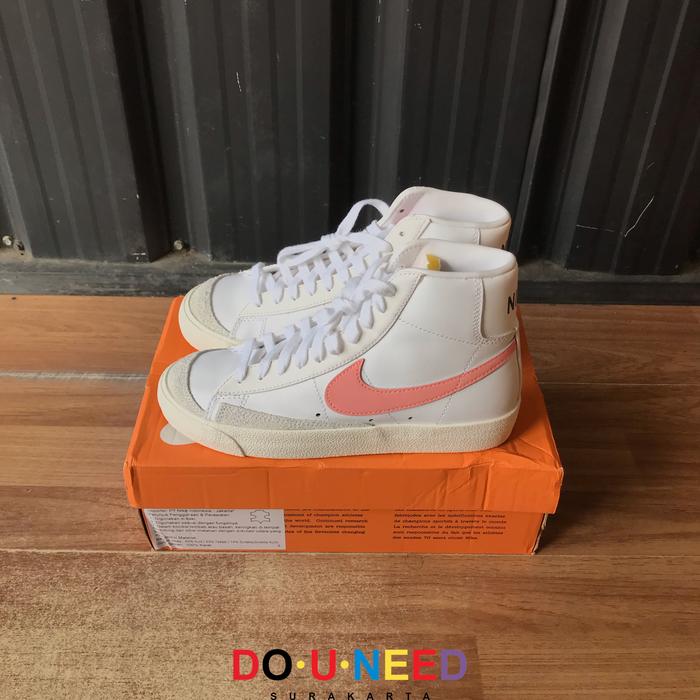 Nike Womens Blazer Mid '77 Summit White Sunset Pulse