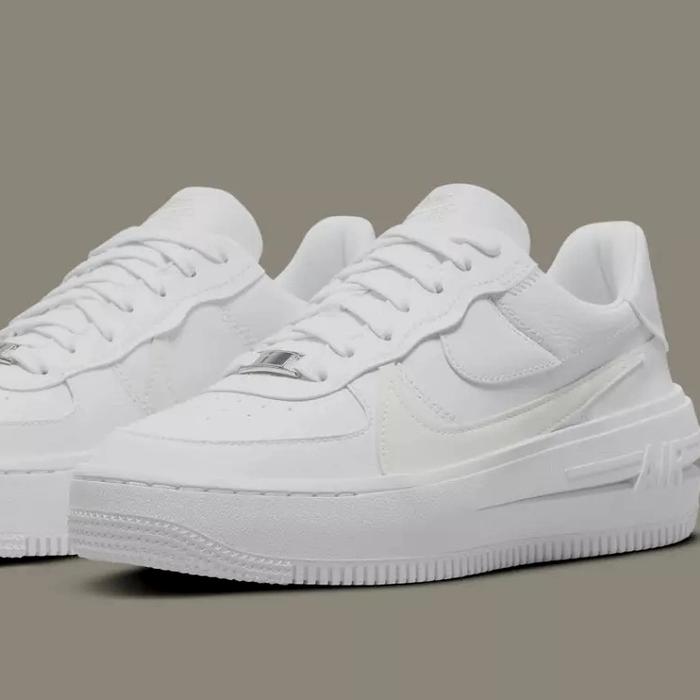 nike airforce1 triple white platform