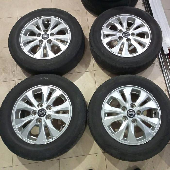 velg Bekas copotan mobil Livina R15 pcd 5x114 dan ban = Ertiga,l300