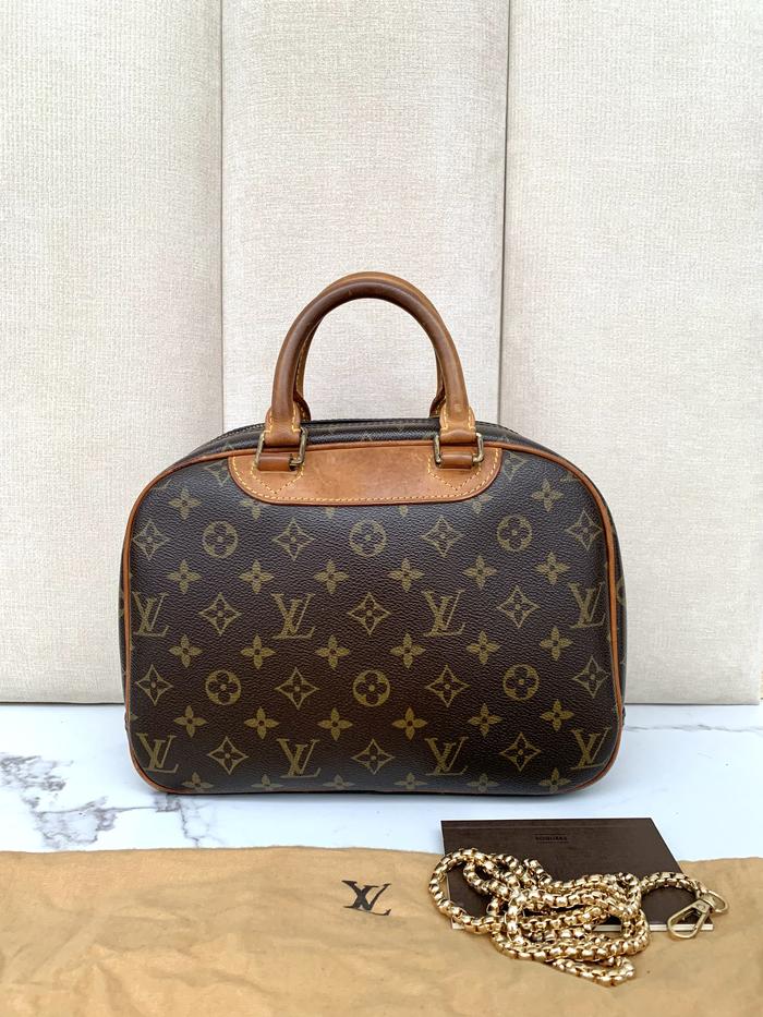 Lv louis vuitton chanel monogram fendi balenciaga gucci dior mcm ysl