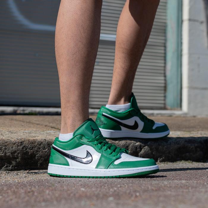 Air Jordan 1 low pine green