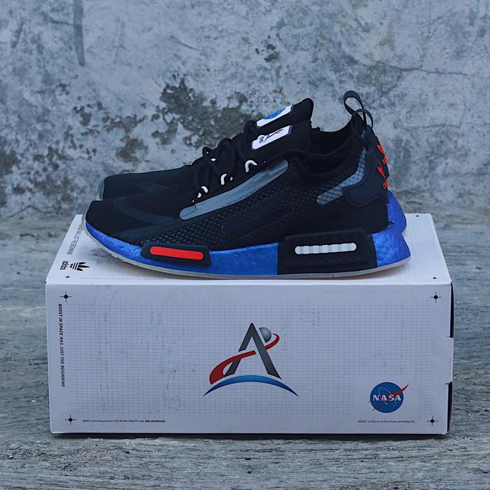 ADIDAS NMD R1 SPECTOO NASA BLACK COLOUR ORIGINAL BNIB FY9043