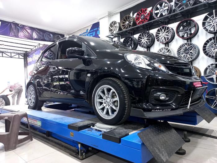 Paket velg dan ban mobil brio ring 15 Tikala Ring 15 + Ban