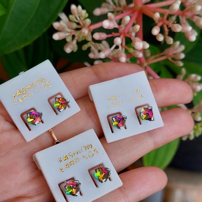 Anting Giwang Kristal Swa piramid anti karat