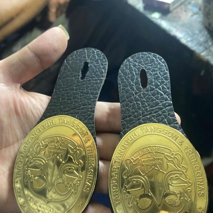 pin lencana custom