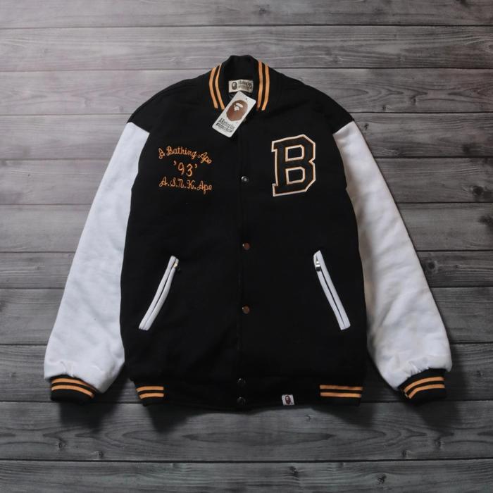 JAKET VARSITY BAPE AUTHENTIC COMBI HITAM PUTIH FULL TAG & LABEL