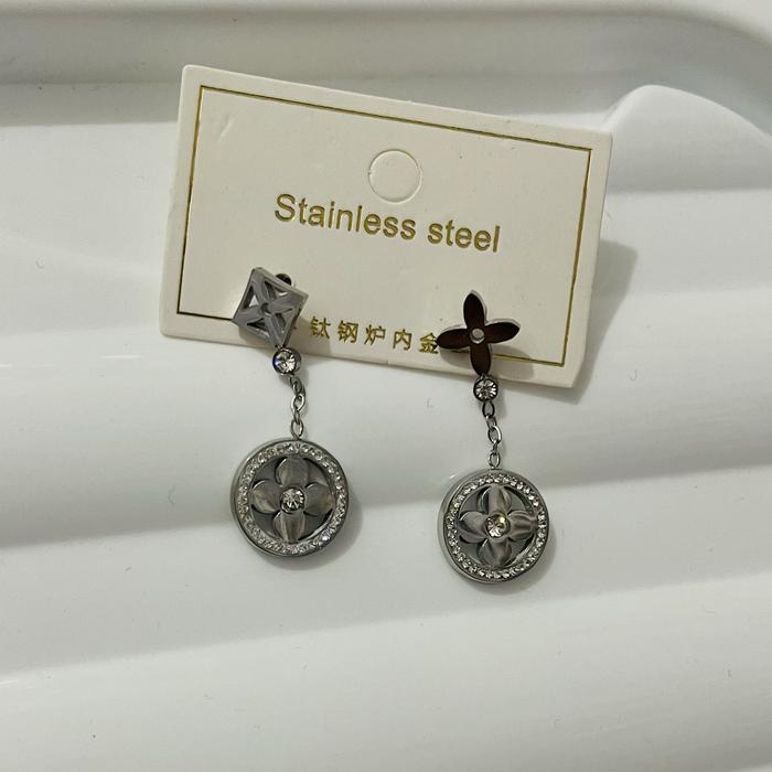 Anting stud lv titanium/anting titianium tusuk/anting lv silver anti k