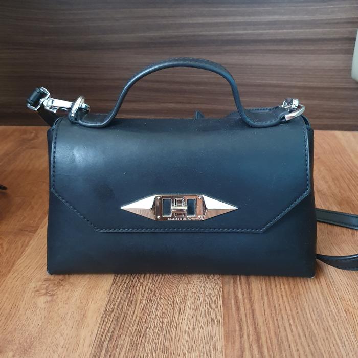 CHARLES AND KEITH ORIGINAL TAS SELEMPANG WANITA BRANDED PRELOVED BAG