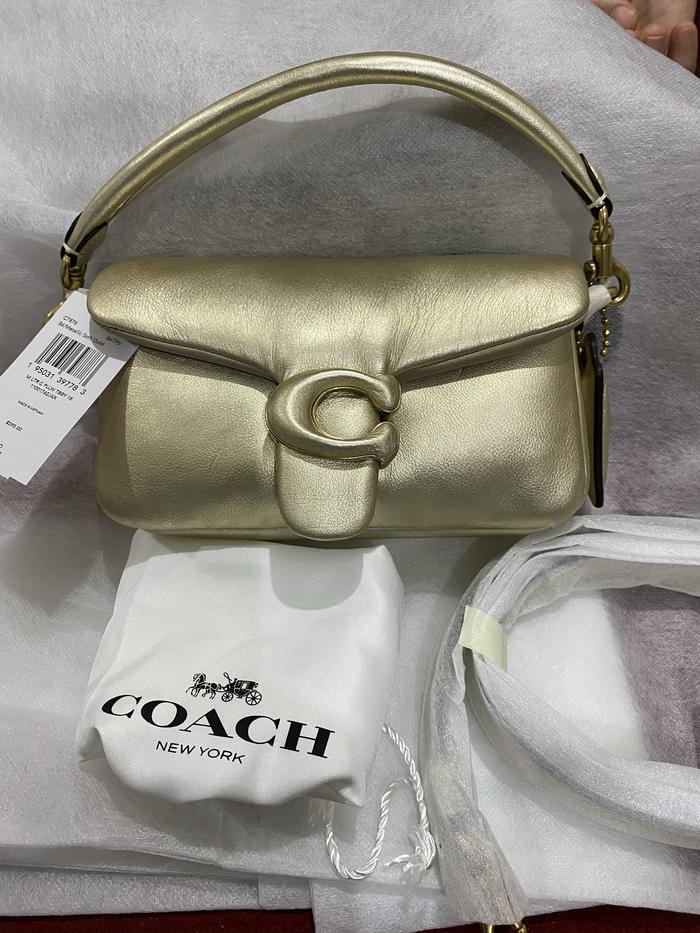 coach tabby pillow 18