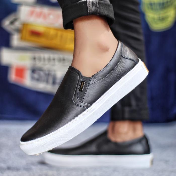 Sepatu Slip On Sneakers Pria Hitam Tanpa Tali Cevany Mori Black