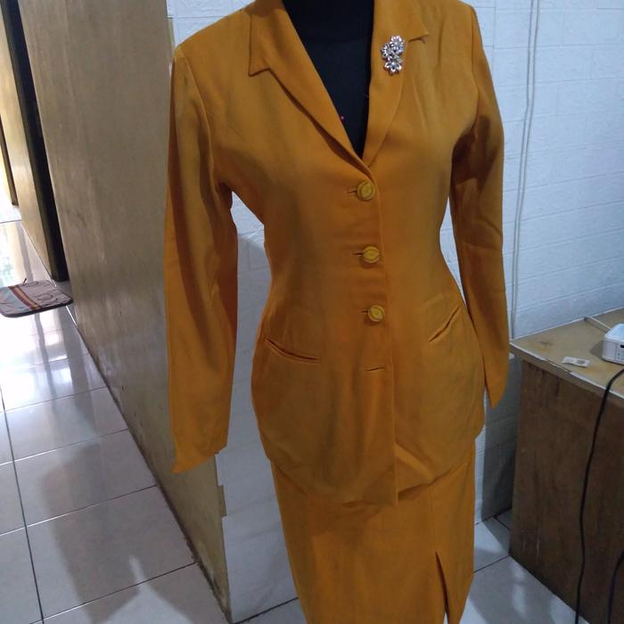 setelan blazer rok pendek kuning kunyit preloved