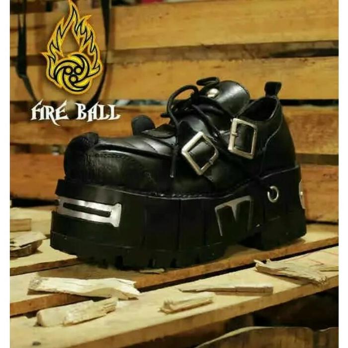 sepatu newrock / sepatu boots rock 2 gesper pendek motif rimpel