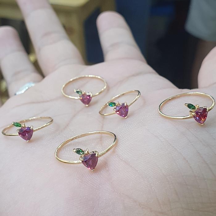 cincin apel merah emas