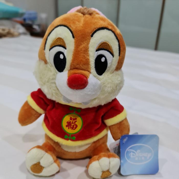 tupai disney pake kostum hoki