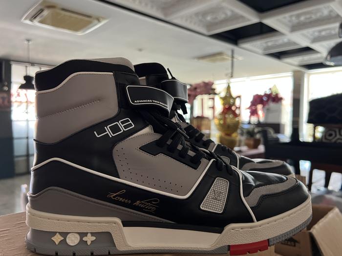 LV Trainer Sneaker Boot 2019 ed Virgil OG size LV 8, auth used