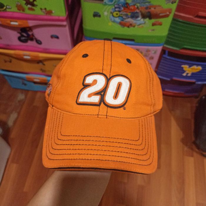Nascar cap Tony stewart