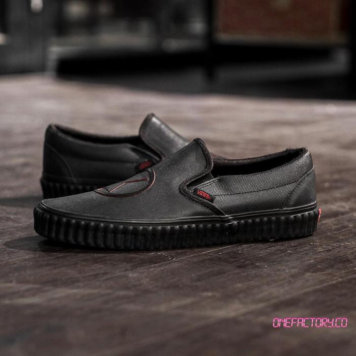 VANS x MARVEL SLIP ON BLACK WIDOW BUMPER 100%ORIGINAL