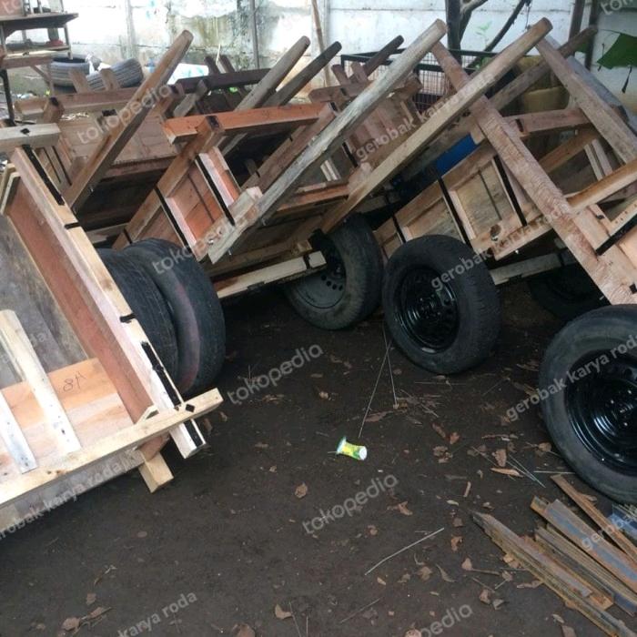 gerobak kayu ban mobil