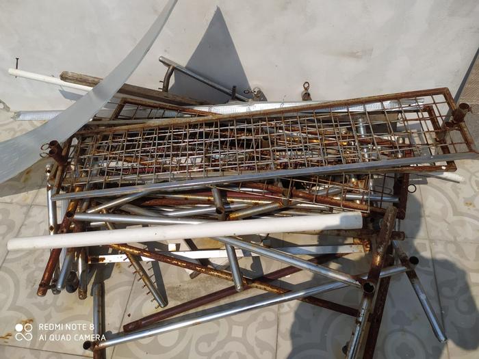 BORONGAN MANEKIN DAN RAK DISPLAY BESI BEKAS
