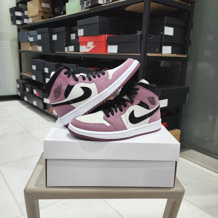 NIKE AIR JORDAN 1 MID WMNS BERRY PINK BNIB 100 % ORIGINAL