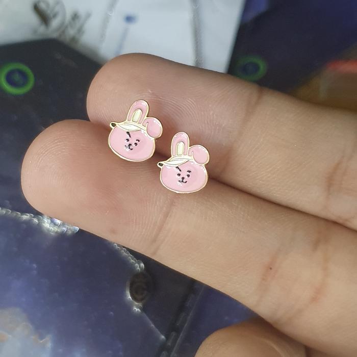 anting giwang BTS pink emas