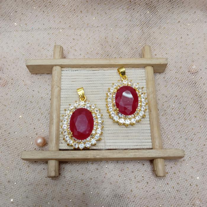 Liontin Batu Merah Siam