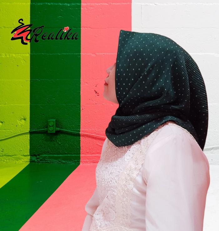Hijab Jilbab Segi Empat Plisket Prisket Polka Polkadot Bandul Pom Pom