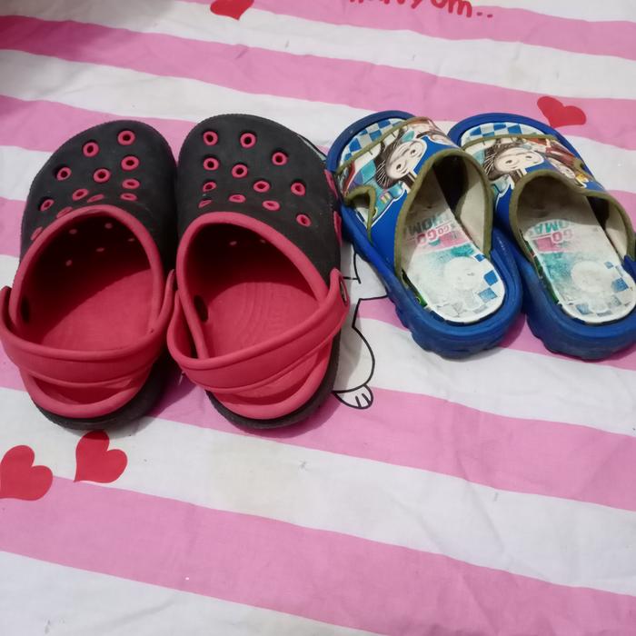 Sendal karet anak laki-laki (2 pasang) (PRELOVED)