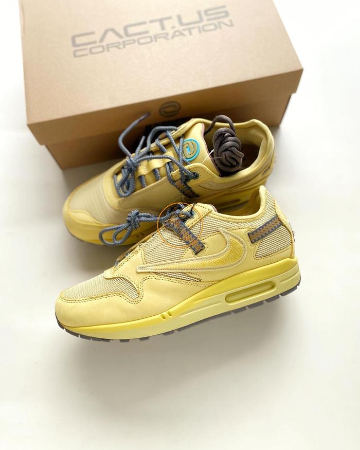 Nike Airmax 1 Travis Scott Saturn Gold