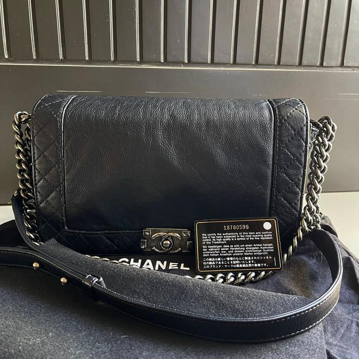chanel boy reverso medium #18