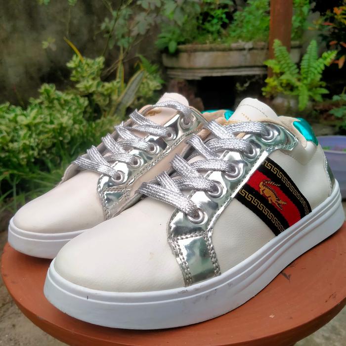 Sepatu Casual Cewek Kulit brand Cartelo Size 38 Insole 24 cm