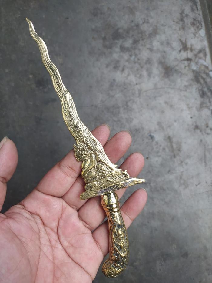 Keris semar bodronoyo Bahan kuningan Warna emas Berat 200 gram