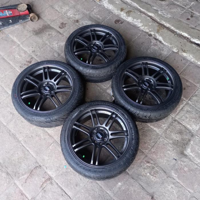 Velg Mobil Bekas BOON HSR R17X7,5 8X100-114,3 ET42 BAN 215 40 R17