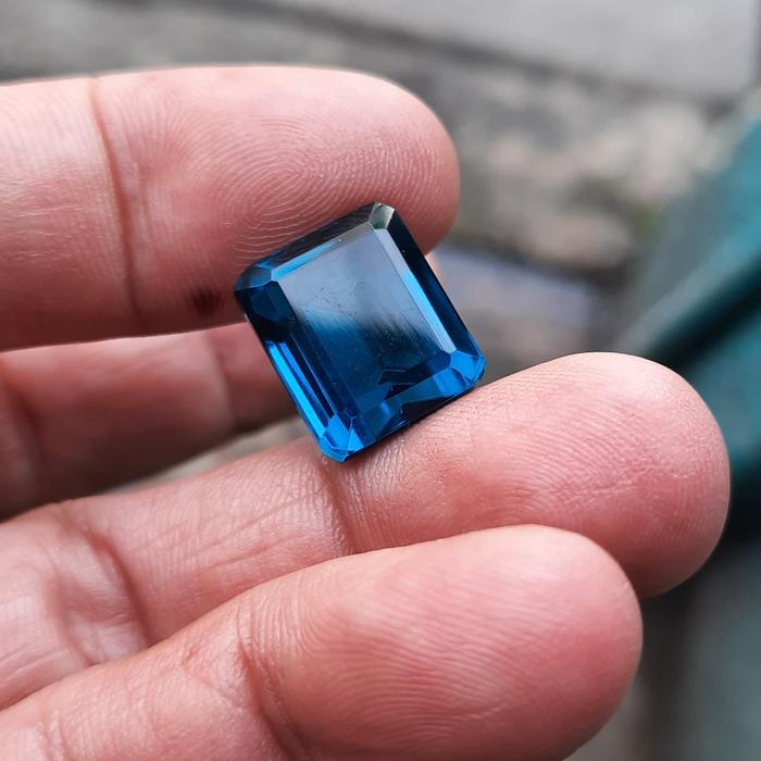 Blue topaz london