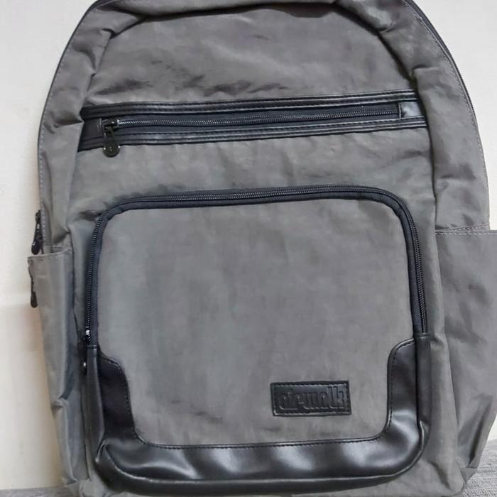 tas air walk pria